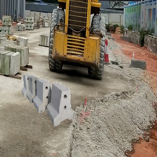 深圳罗湖梨园施工需要小区水泥隔离墩报价厂家深圳市防护块