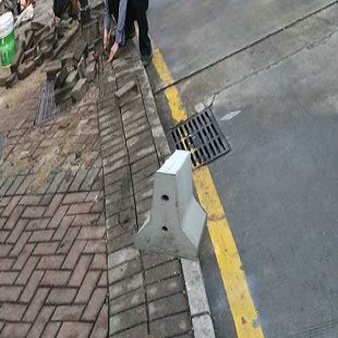 深圳路施工用围挡路墩石修补采购深圳市混凝土护栏安装基础座
