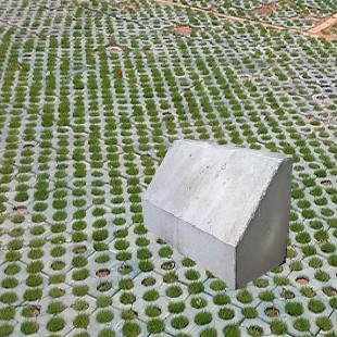 深圳竹坑花园修补混凝土铺草砖首先选择优惠深圳草被翻新花地砖建