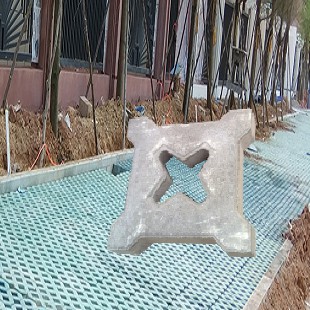 深圳竹坑花园修补混凝土铺草砖优惠价深圳草被翻新花地砖建材铺