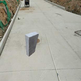 深圳市村内维修路牙水泥压条石斜切角平缘石工艺