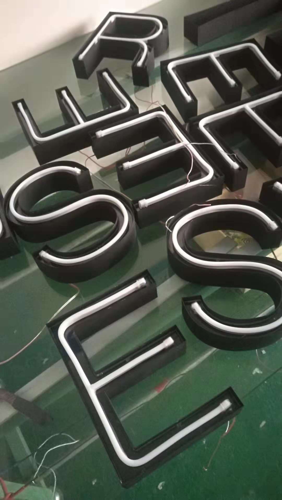 增城附近质量硬的超级字品牌推荐抗冲击性好的铝边无边字