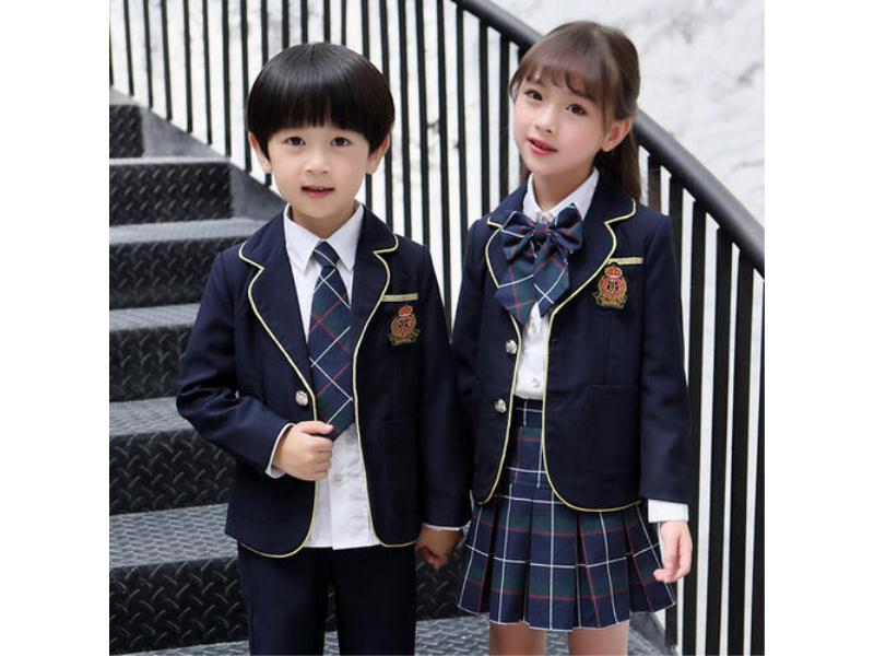 小学生冬季校服