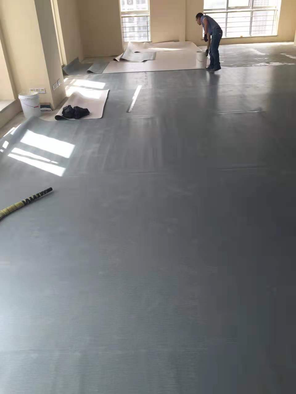 青海篮球场塑胶地板施工方案