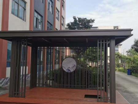兰州铝艺凉亭在铝材上，采用了高科技玻璃。如果窗户采用的是金属材料，那么甘肃铝艺凉亭的铝合金窗扇可以自然地折断