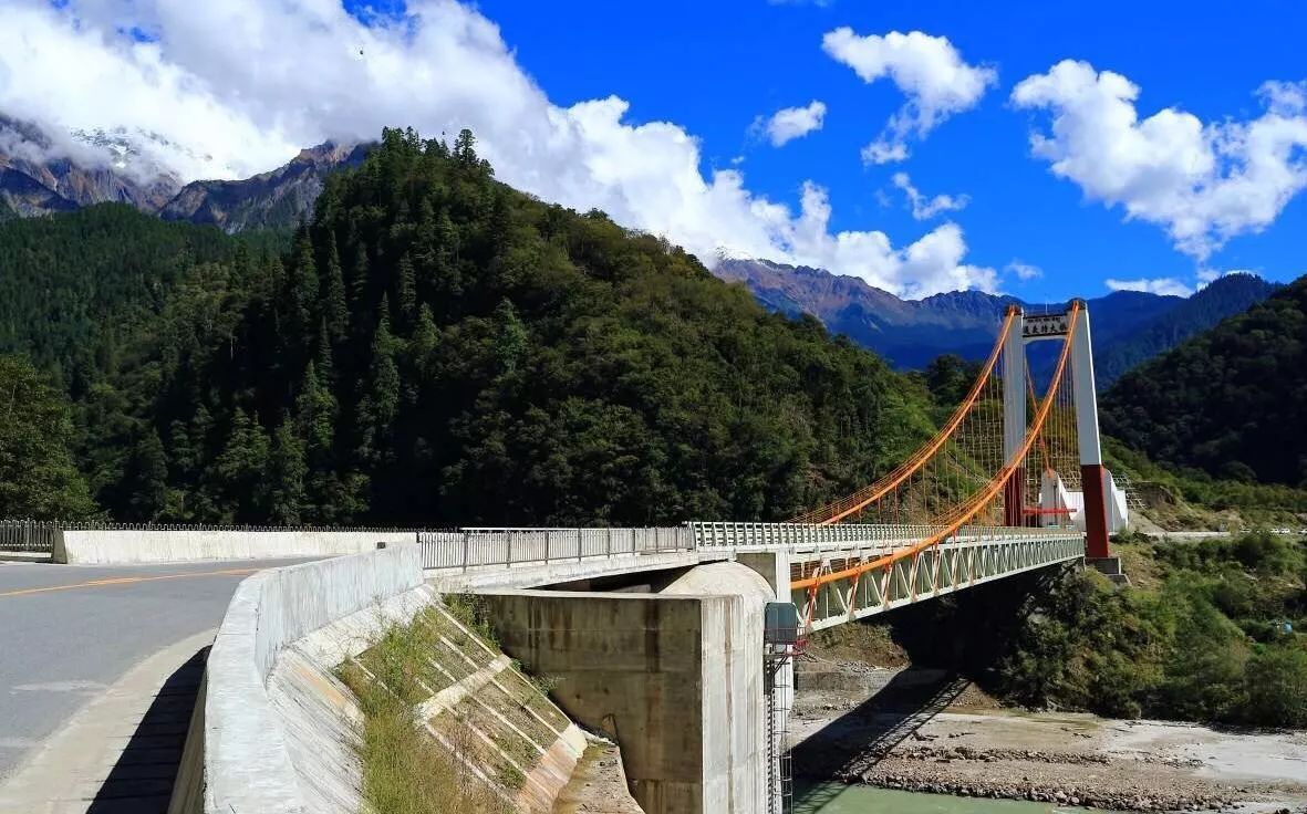 租车旅游林芝价格|要川藏包车旅游就来穿藏致远旅游咨询