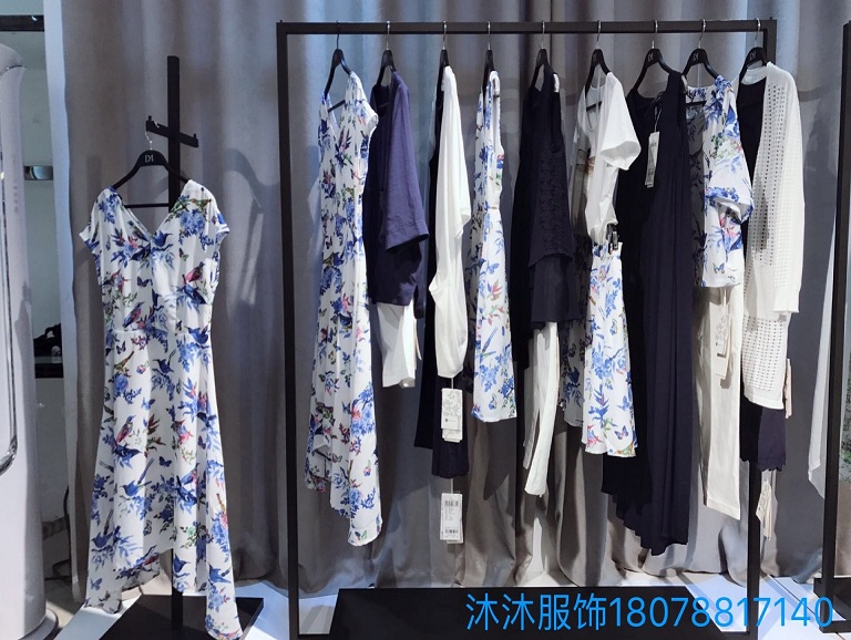 广州市沐沐服饰品牌折扣女装尾货批发片断太平鸟拉夏贝尔