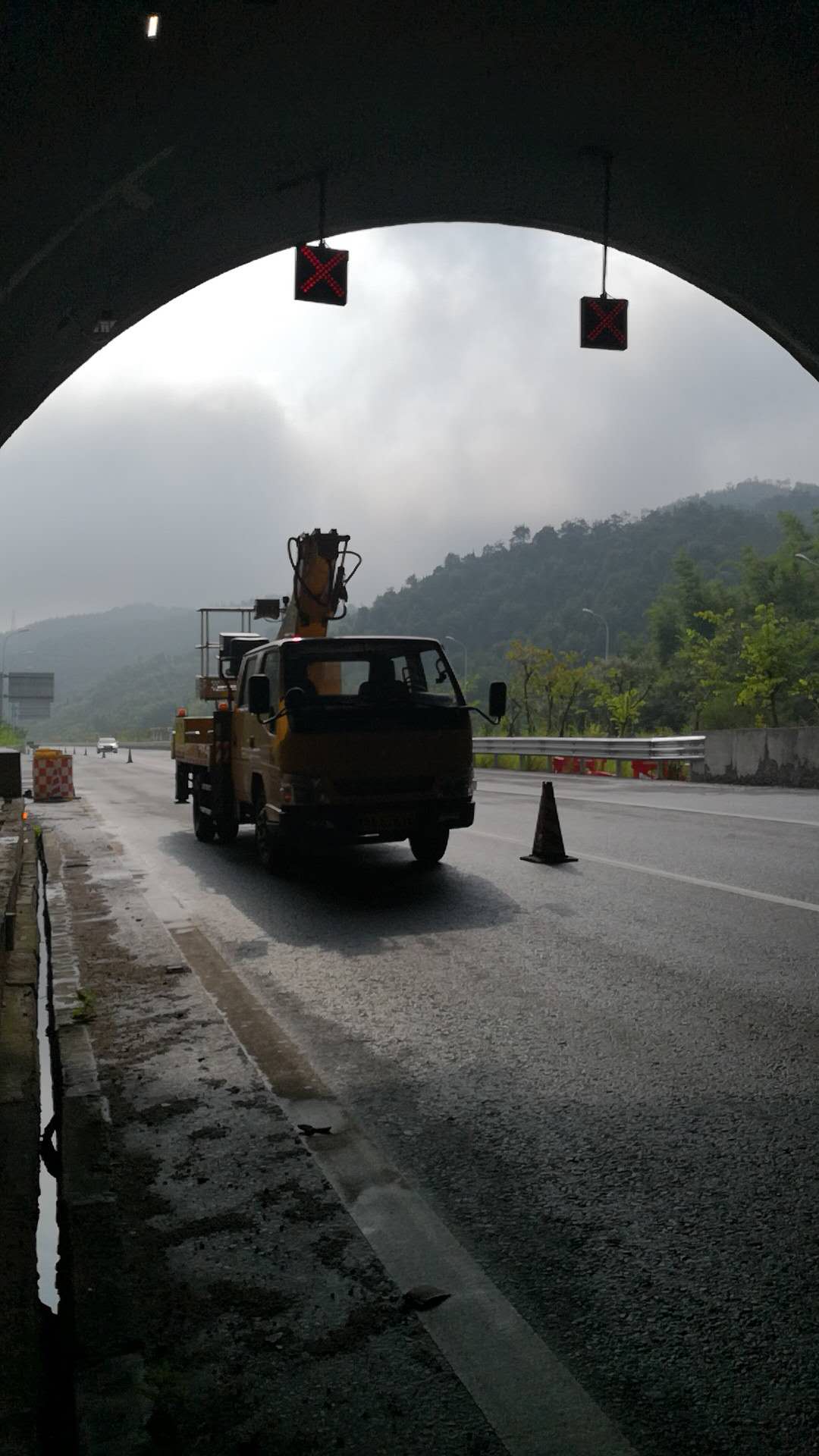 宜昌吊车出租，武昌高空车，升降车，路灯车租赁