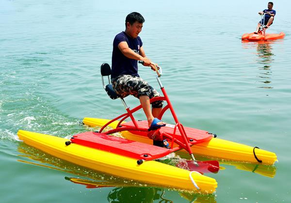 【海德龙游乐设备】水上三轮车 水上三轮车电话 水上三轮车研发