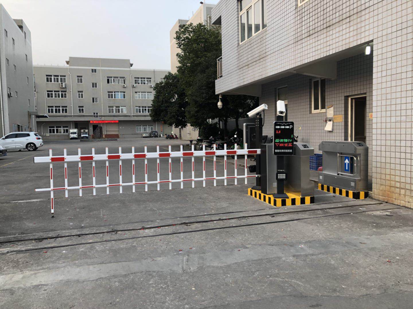 福建车牌识别道闸系统 福建停车场道闸一体机供应