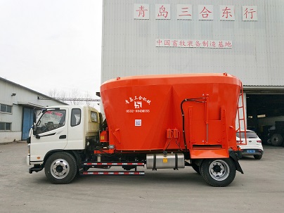 买好的卧床垫料抛撒车，就选三合东行_北京卧卧床垫料抛撒车设备