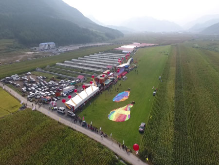 辽宁滑翔伞基地_滑翔伞飞行基地-万岁山是一个不错的选择