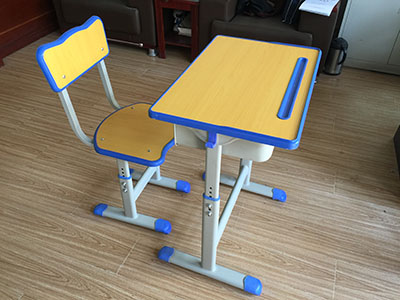 青海中小学生课桌椅多少钱一套