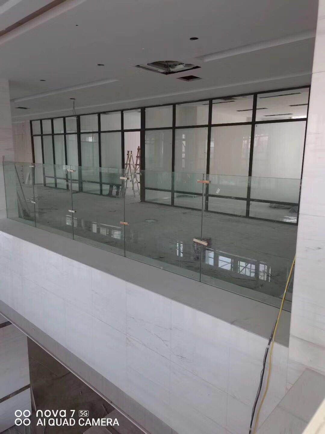 庆阳单层透明玻璃隔断墙安装施工