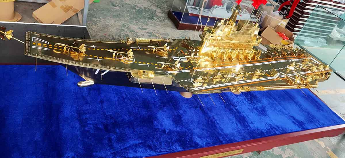 海军舰艇模型-创新型的山东舰航母模型-创新的山东舰航母模型