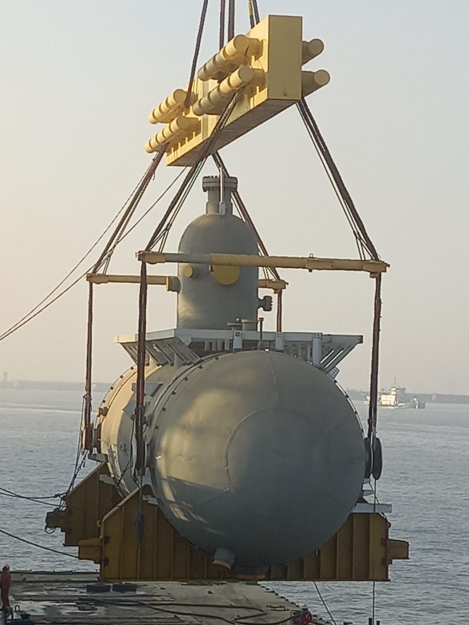 广州中东航线件杂重吊船公司