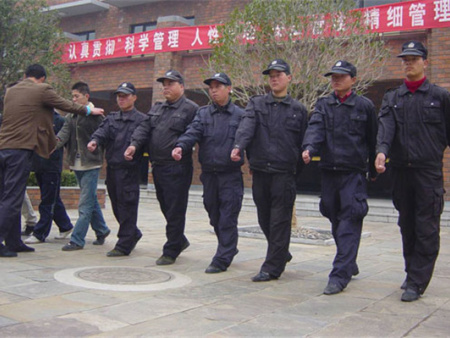 西安保安现在多少钱一个月-西安地铁保安女子-保安公司地址