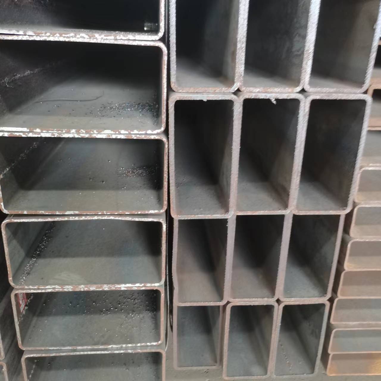 新疆方管钢材多少钱一吨批发