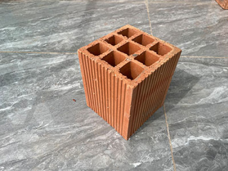 甘肅混凝土空心磚多少錢(qián),空心磚的制作工藝簡(jiǎn)單，成本低，可以節(jié)省燒磚燃料