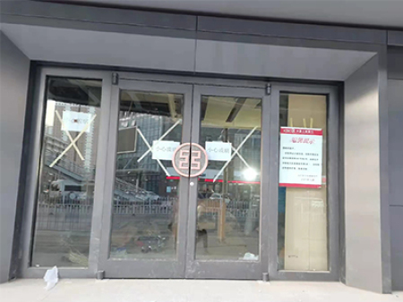 甘肃肯德基旋转门厂家,兰州肯德基门，自动感应门工作原理肯德基门自动感应门的基本组成大体上相同，下面我就来讲一讲，自动门的一些组成及其作用。