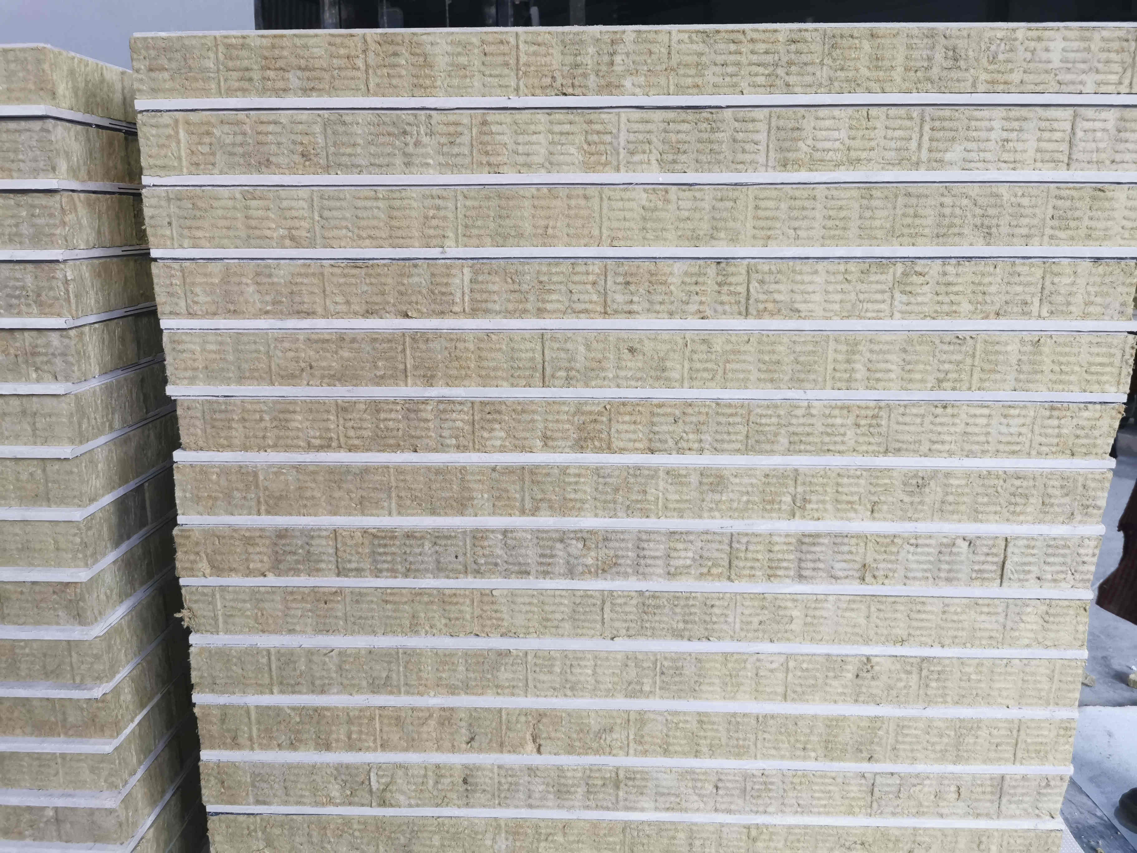 硅酸钙保温装饰一体板多少钱