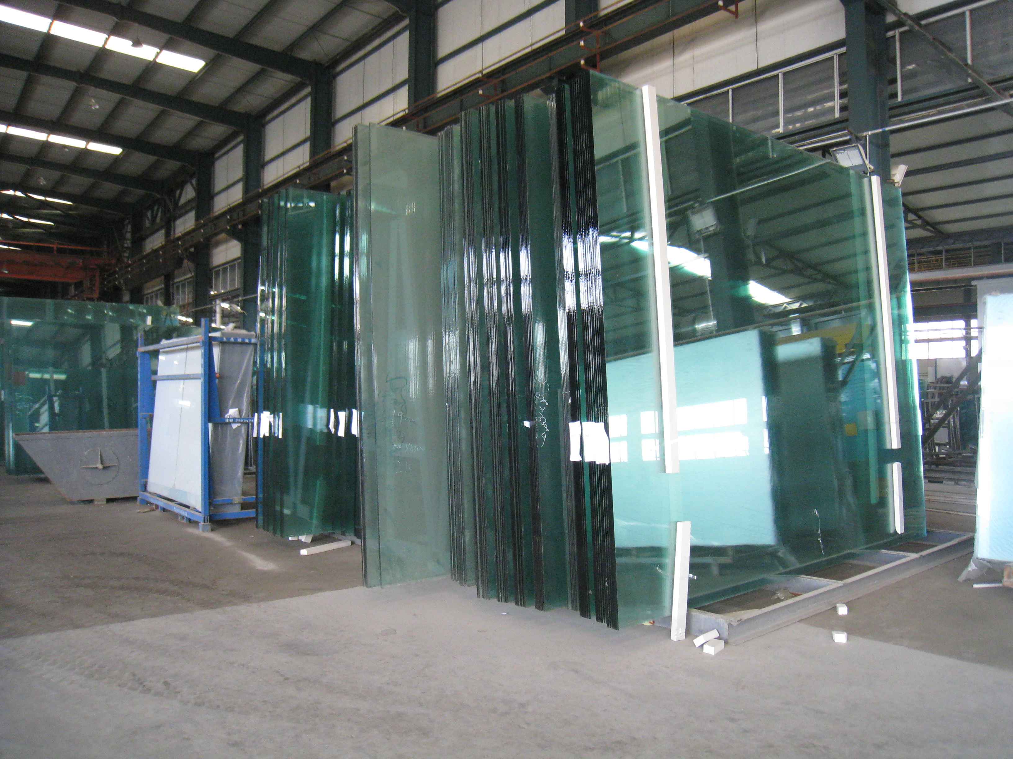 平凉弯钢化玻璃生产厂家