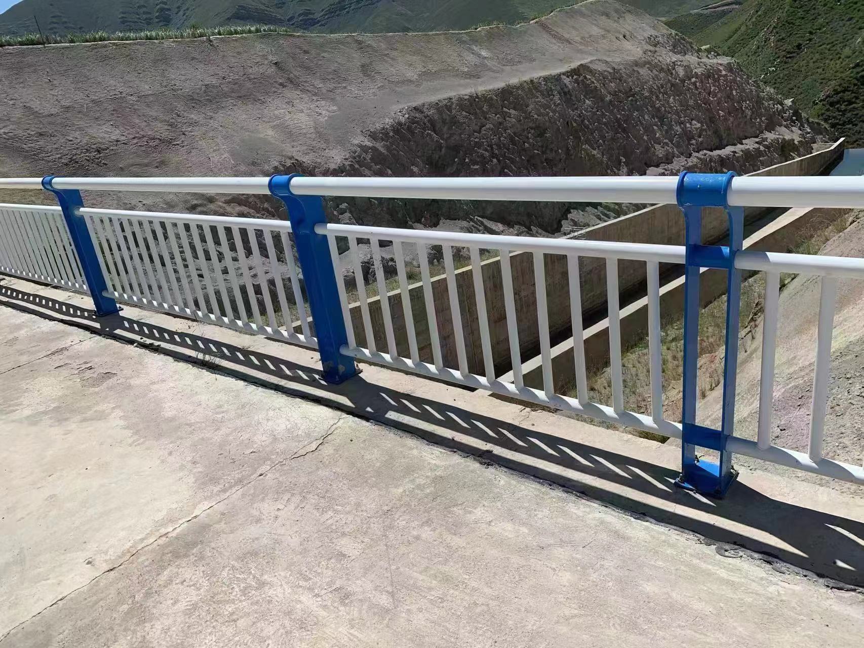 武威景观桥梁护栏多少钱一米