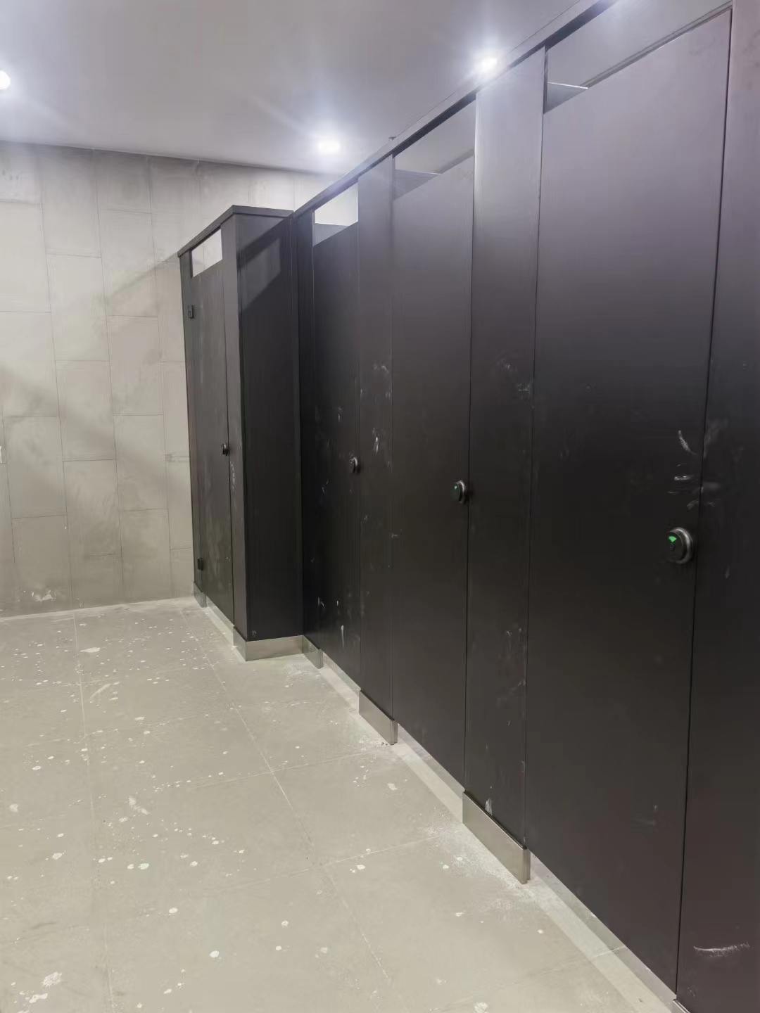 杭州卫生间隔断板维修,厕所隔断板制造公司
