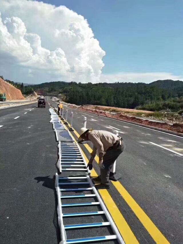 海南隔离市政道路护栏厂家