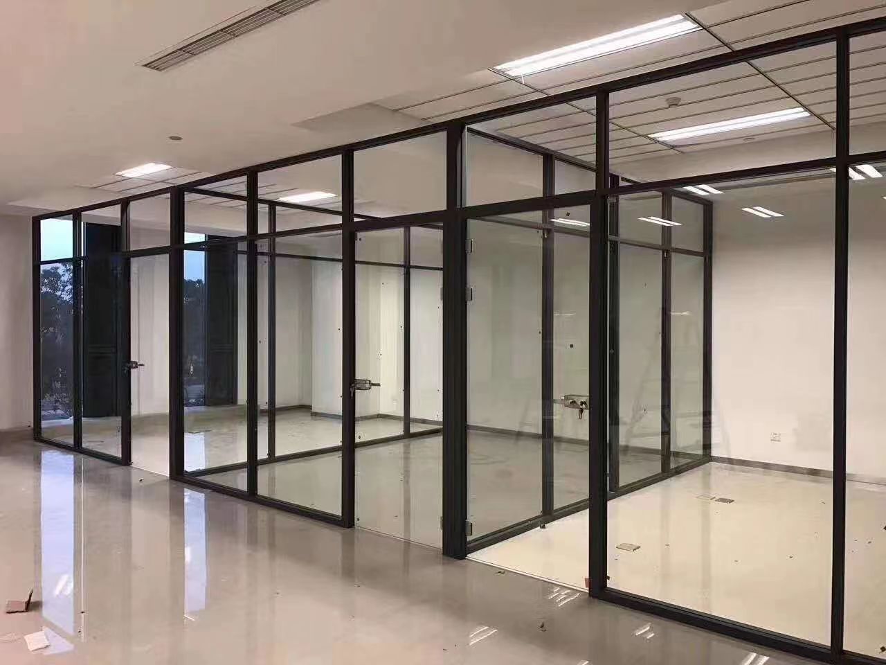 衢州小型办公室玻璃隔断图片