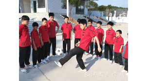 封闭学校学费一年多少钱